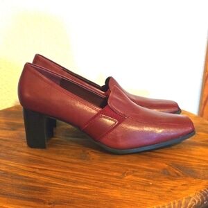 Liz Baker Burgundy Square toe Modern Dress Shoes heels leather New Sz.9M